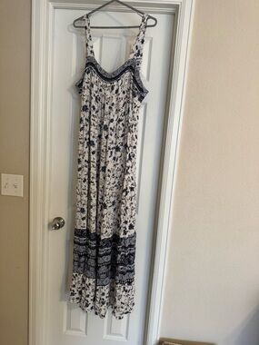 Knox Rose White and Navy Floral Maxi Dress